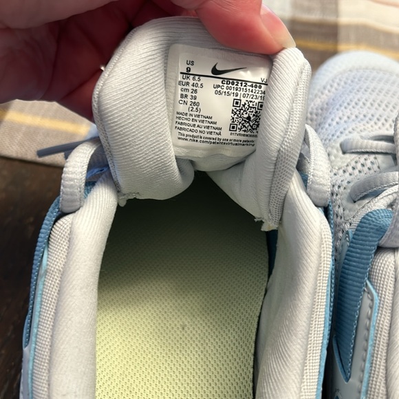 Nike Women’s Training Shoes.  Size 9.  Light Gray and Green. - Picture 12 of 12